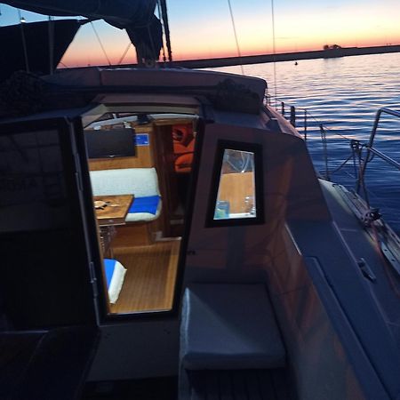 Bed & Boat Brezza Del Mare 호텔 비아레지오 외부 사진