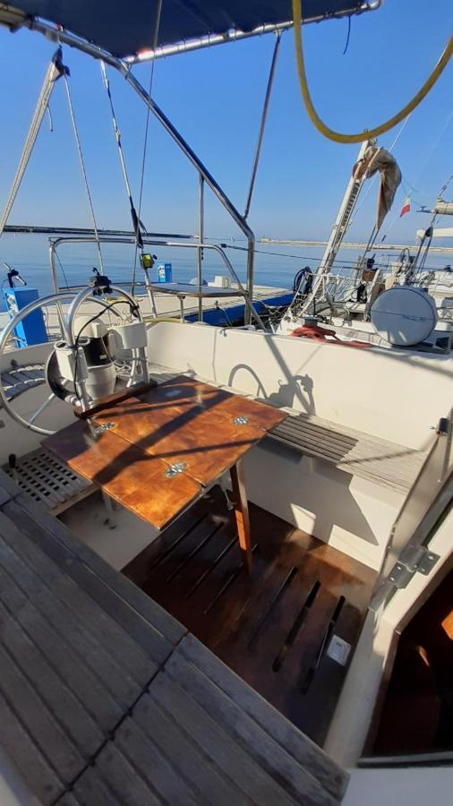 Bed & Boat Brezza Del Mare 호텔 비아레지오 외부 사진