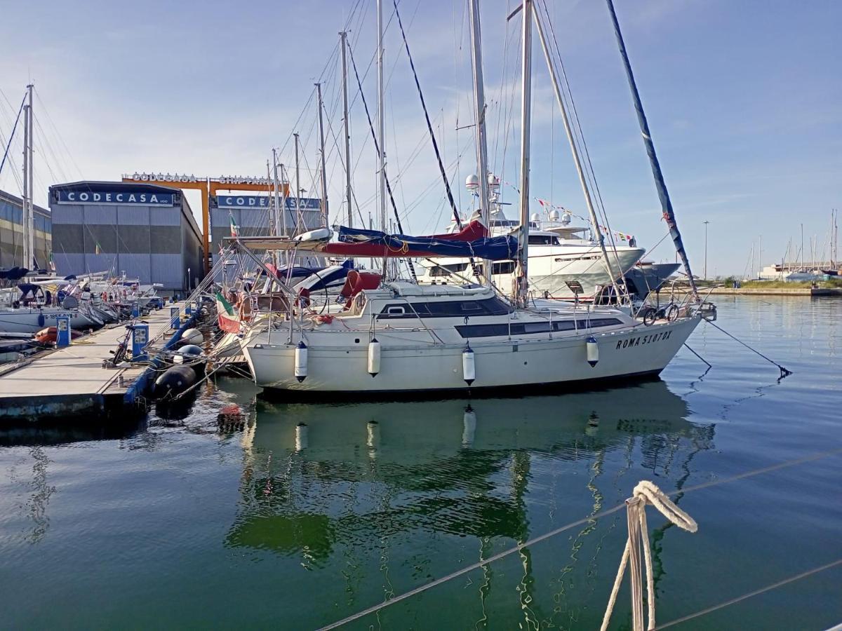 Bed & Boat Brezza Del Mare 호텔 비아레지오 외부 사진